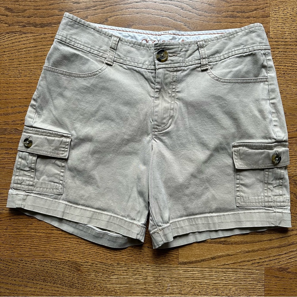 Dockers womens cargo shorts size Small 4 In tan Color